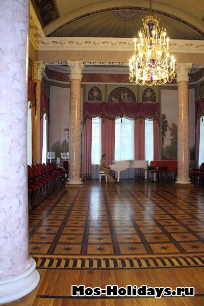Колонный зал во дворце Дурасова