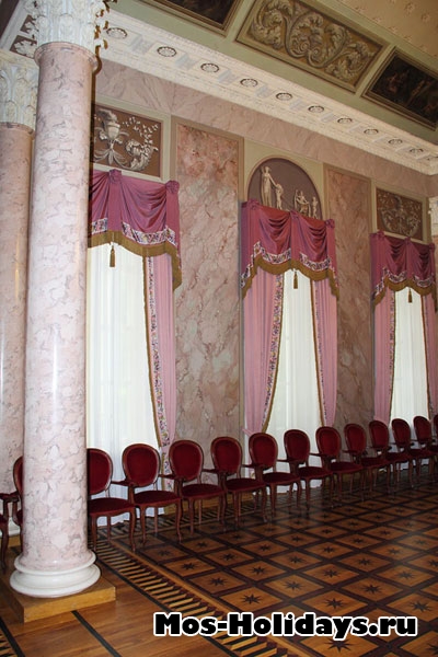 Колонный зал во дворце Дурасова