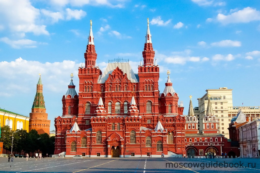 Фото Государственного исторического музея на Красной площади.