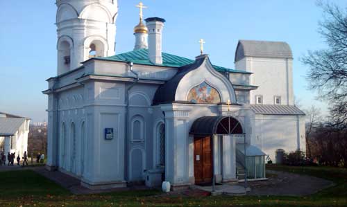 Музей-заповедник усадьба Коломенское. Церковь святого Георгия с колокольней.