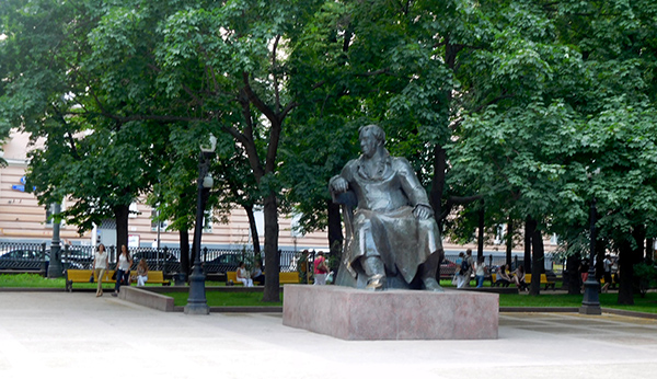Патариаршие пруды в Москве - памятник Крылову