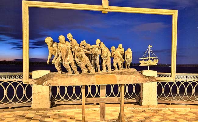 "Бурлаки на Волге" на Самарской Набережной