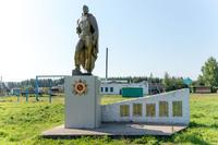 Памятник, посвященный павшим в годы Великой Отечественной войны. Село Ядыгерь, Кукморский район. 2014
