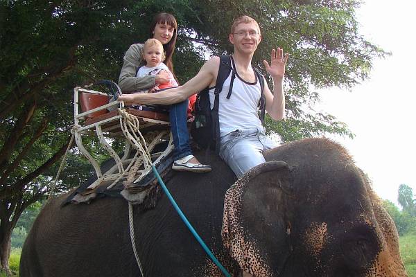 Мы катаемся верхом на слоне | Катание на слонах в Хуахине (2010 год)