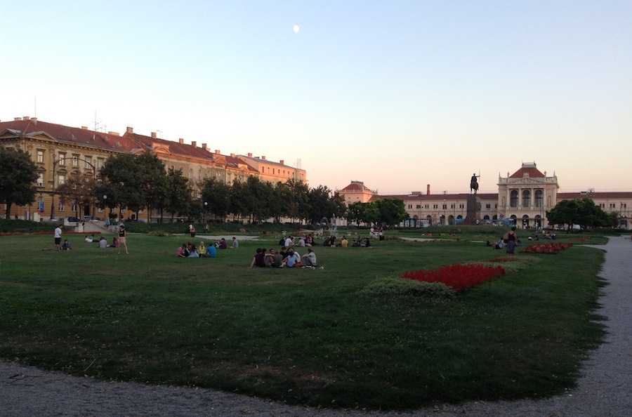 Парк у Центрального вокзала в Загребе, оцените чистоту