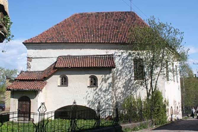 красивый средневековый дом