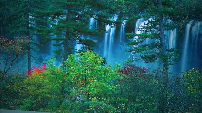 водопад в долине Цзючжайгоу