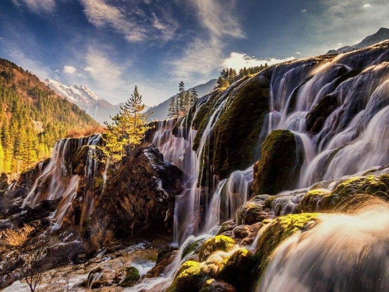 водопады в долине Цзючжайгоу