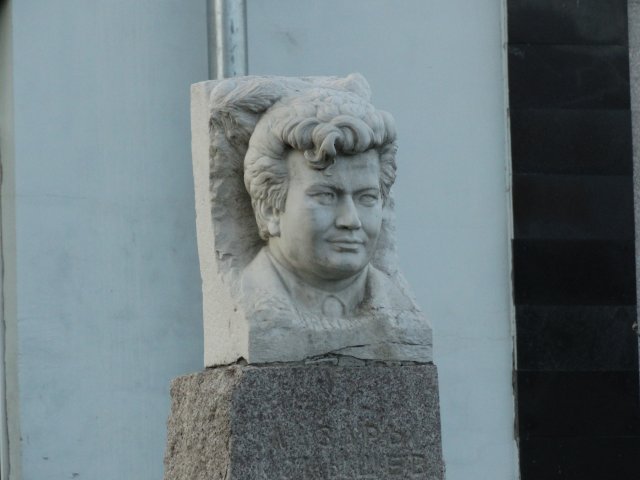 Памятник Л.В. Кокышеву