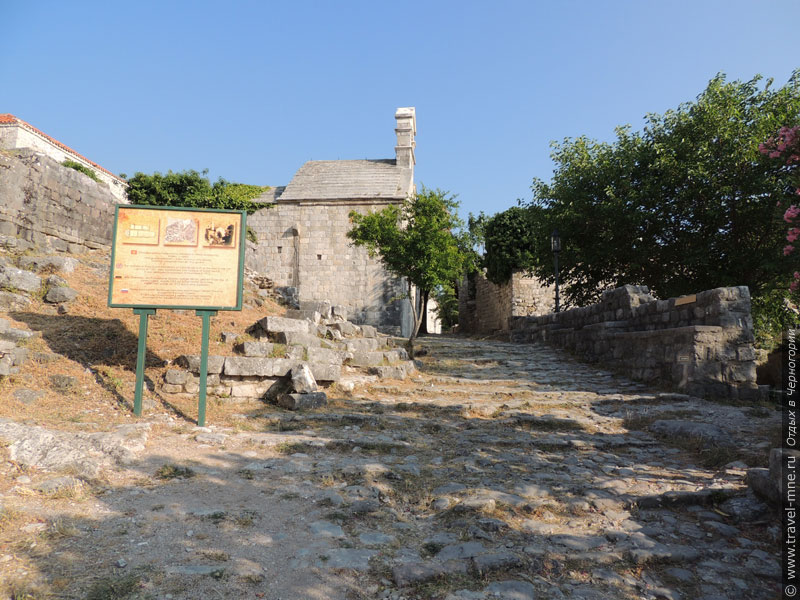 Некоторые камни на древних мощенных улицах Бара сохранились еще с IX века