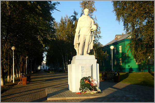 Памятник Александру Матросову в Анжеро-Судженске