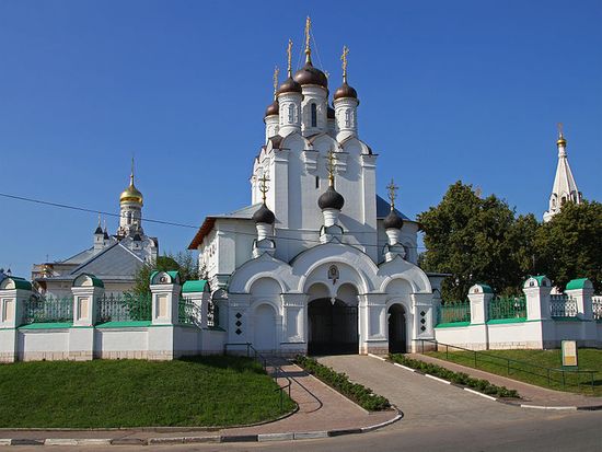 Вид на храмовый комплекс Павловской Слободы