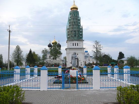 Памятник погибшим в ВОВ и храмовый комплекс в Завидово