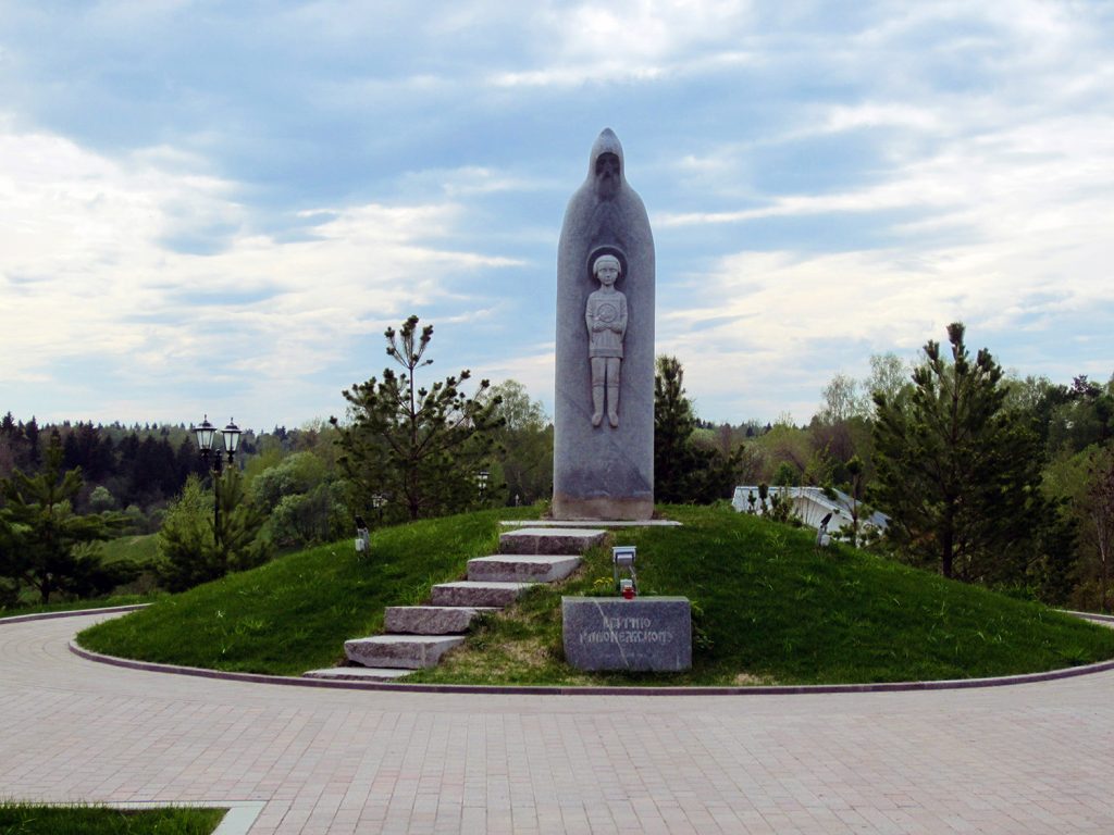 Памятник преподобному Сергию Радонежскому в Радонеже