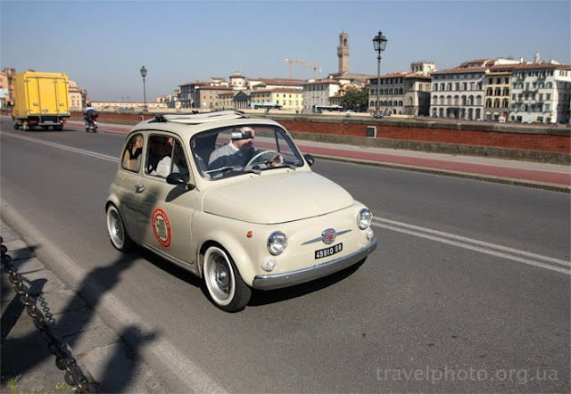 Fiat 500 на дорогах Флоренции