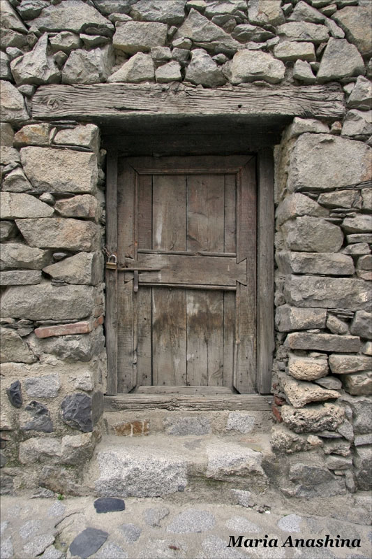 Дом долин, старая дверь