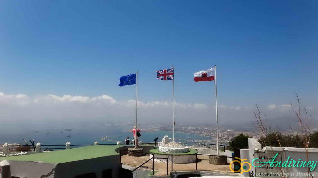 Достопримечательности Гибралтара. Флаг Евросоюза, Англии и Гибралтара