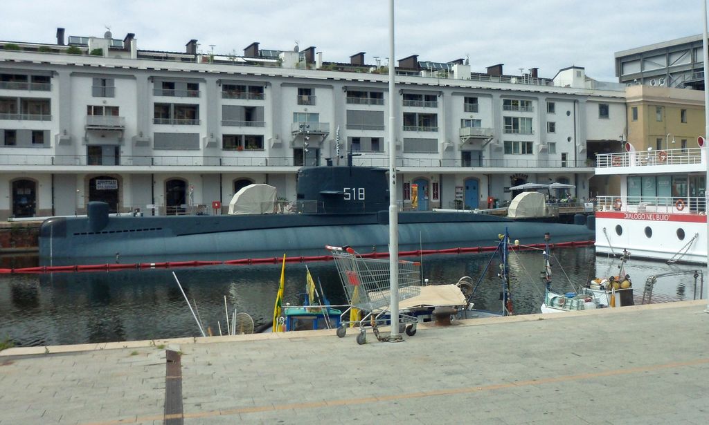 Подводная лодка в Генуе