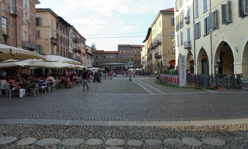 Центральная площадь Piazza della Vittoria