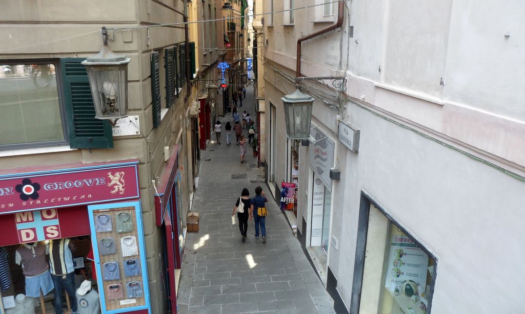 Улицы в исторической части Генуи