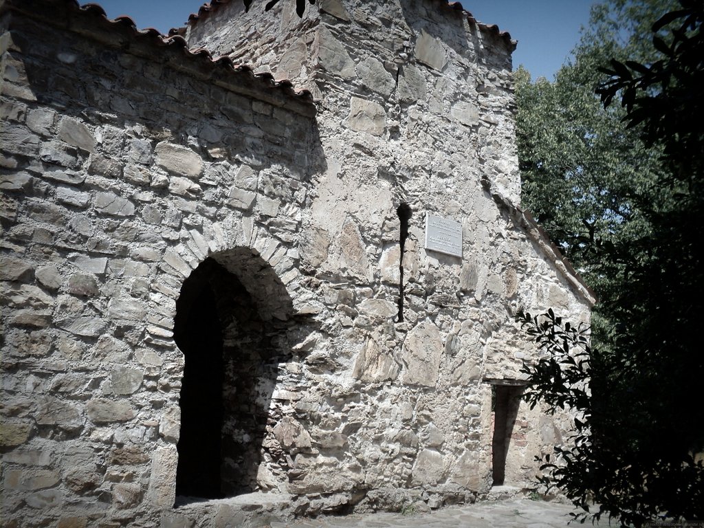 Некреси - стены монастыря