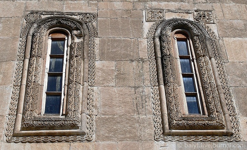 Окна церкви Баракони