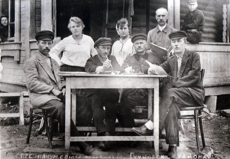 Президиум Союза текстильщиков Гучковского района, 1920-е годы