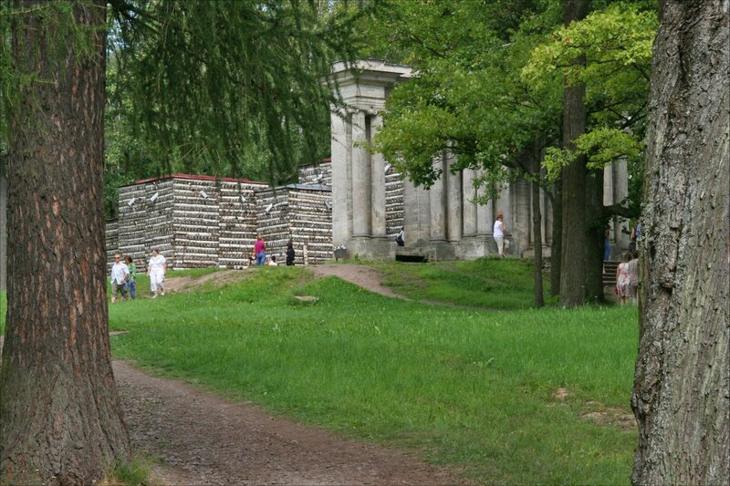Гатчинский парк, Березовый домик и портал "Маска"