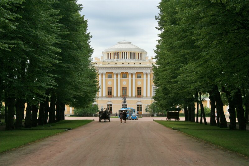 Павловский дворец и Тройная Липовая аллея