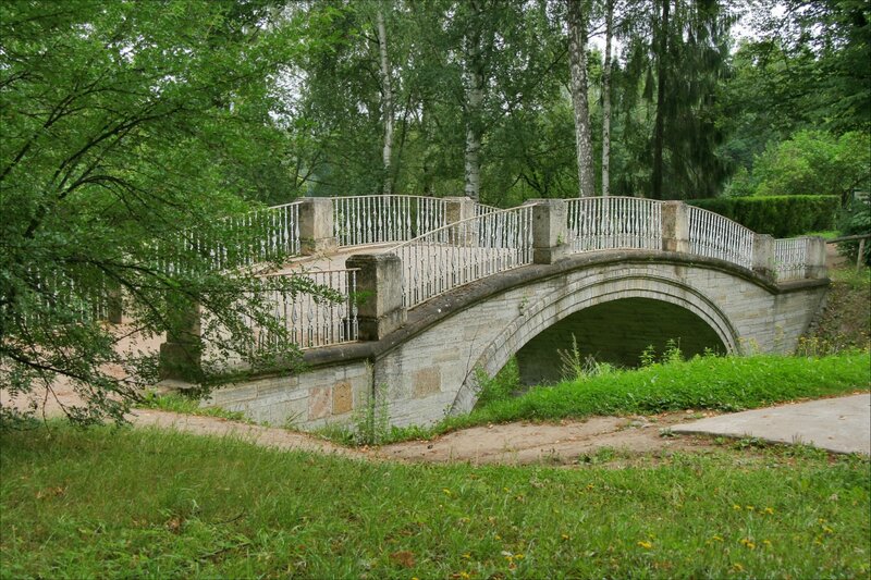 Павловский парк, Пешеходный мост