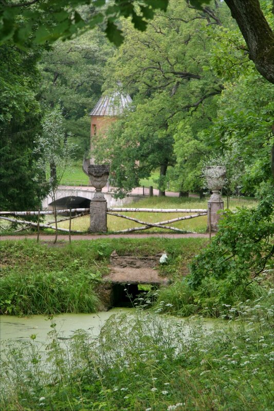 Павловский парк. Руинный мост и вид в сторону Пиль-башни