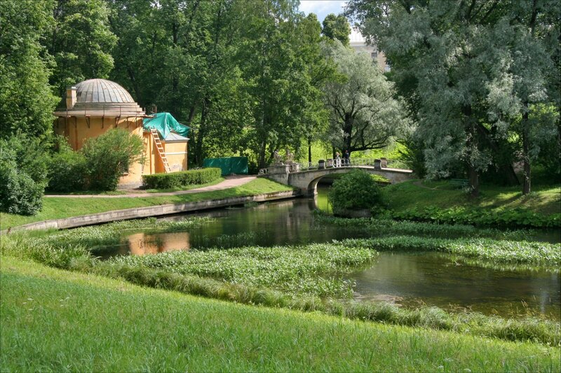 Павловский парк, Холодная баня и мост Кентавров