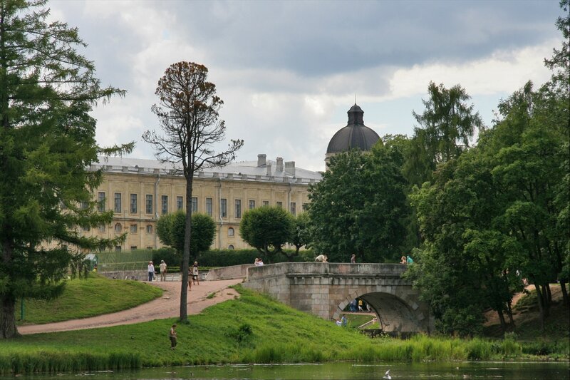 Гатчинский парк, Карпин мост и дворец