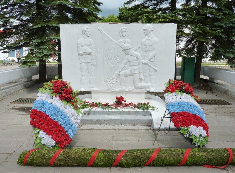 Остров. Памятник воинам, погибшим в Великую Отечественную войну