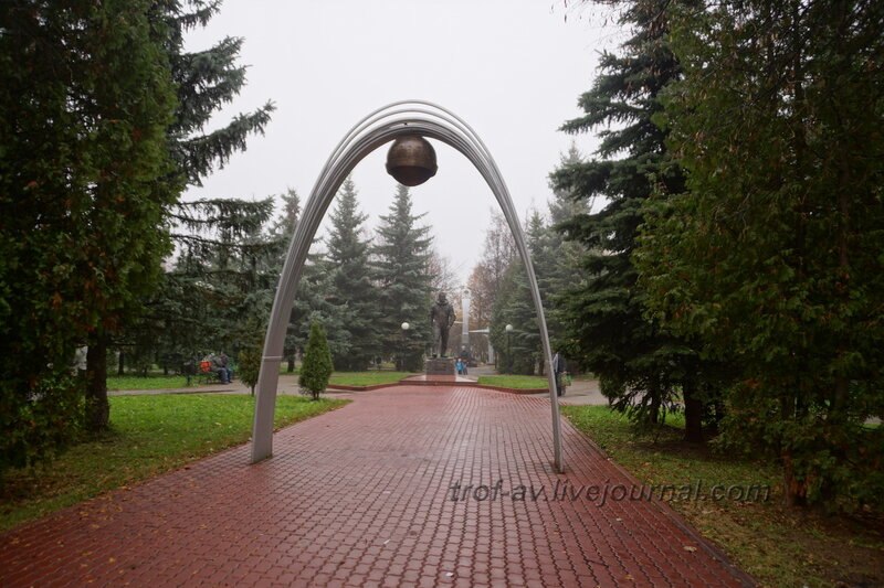 Памятник космонавту Титову в сквере им. Титова, Краснознаменск