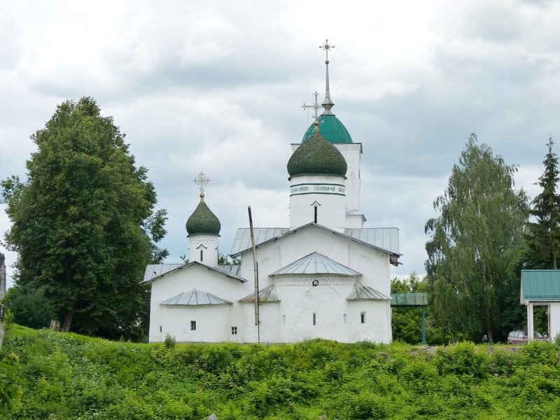 Никольская церковь в Острове