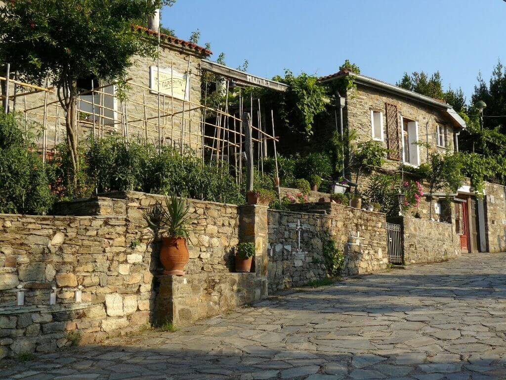 Традиционная греческая деревня Парфенонас