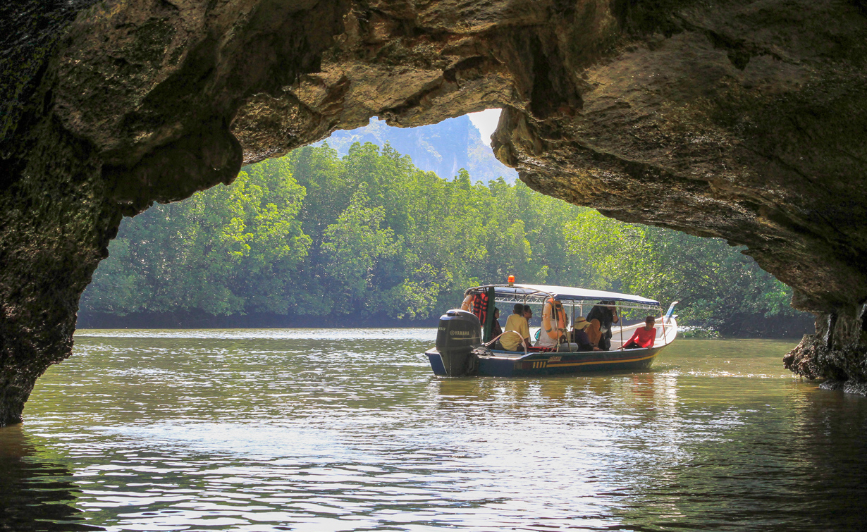 Пещера в Kilim Karst Geoforest Park