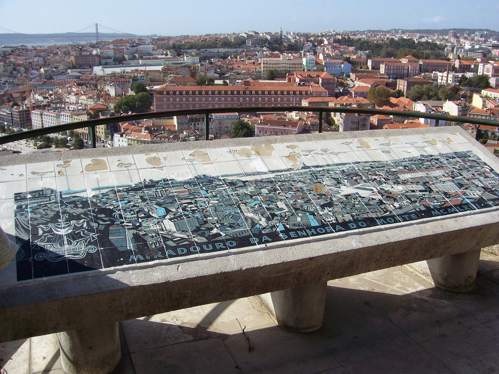 Вид со смотовой площадки Miradouro da Senhora do Monte