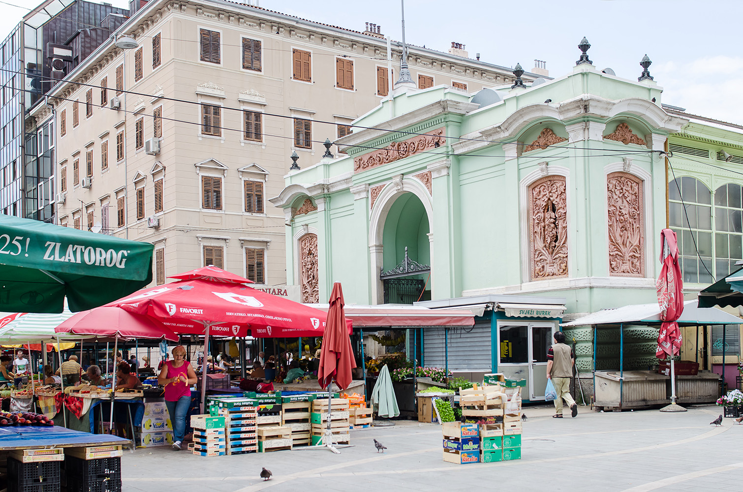 Павильон молочной продукции и бакалеи