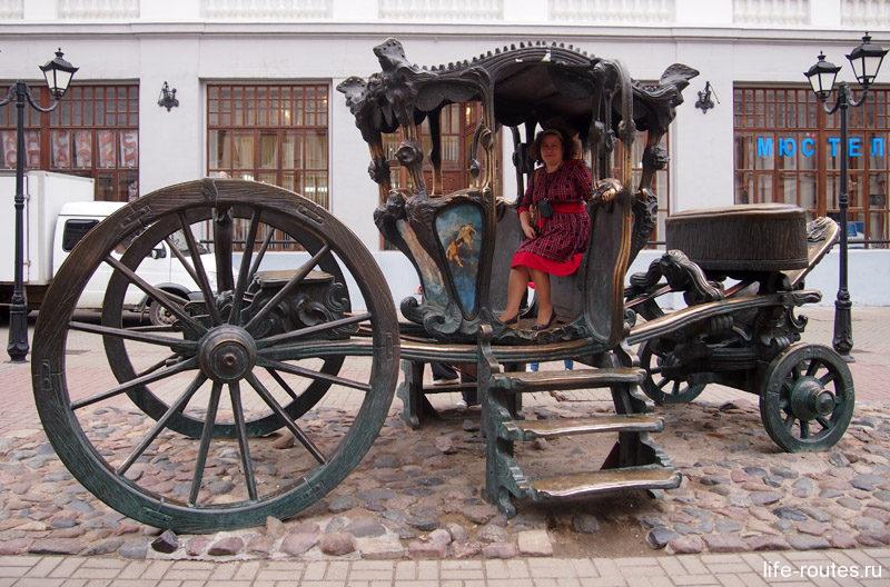 На память о пребывании в городе, императрица Екатерина II подарила казанцам свою карету