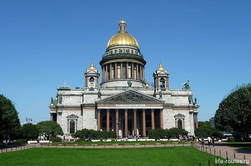 Рускеальским мрамором облицован Исаакиевский собор и другие здания Санкт-Петербурга