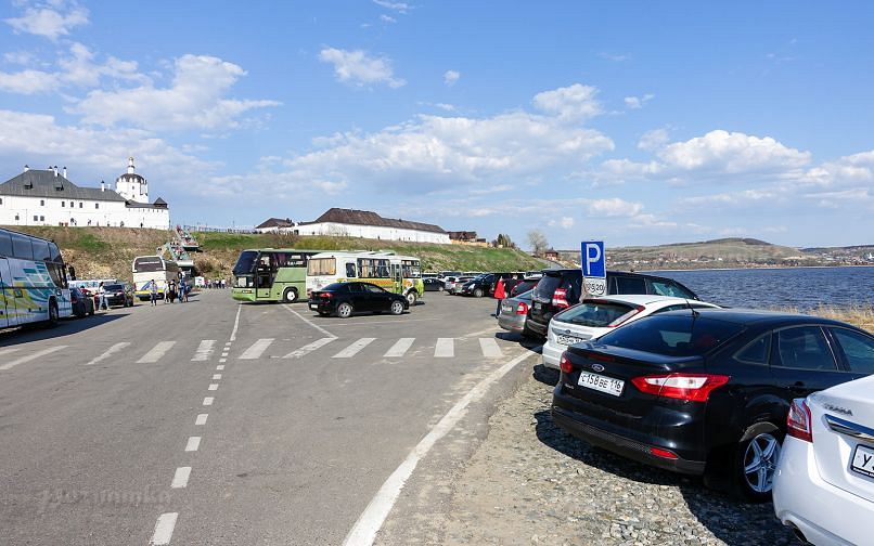 Парковка в Свияжске