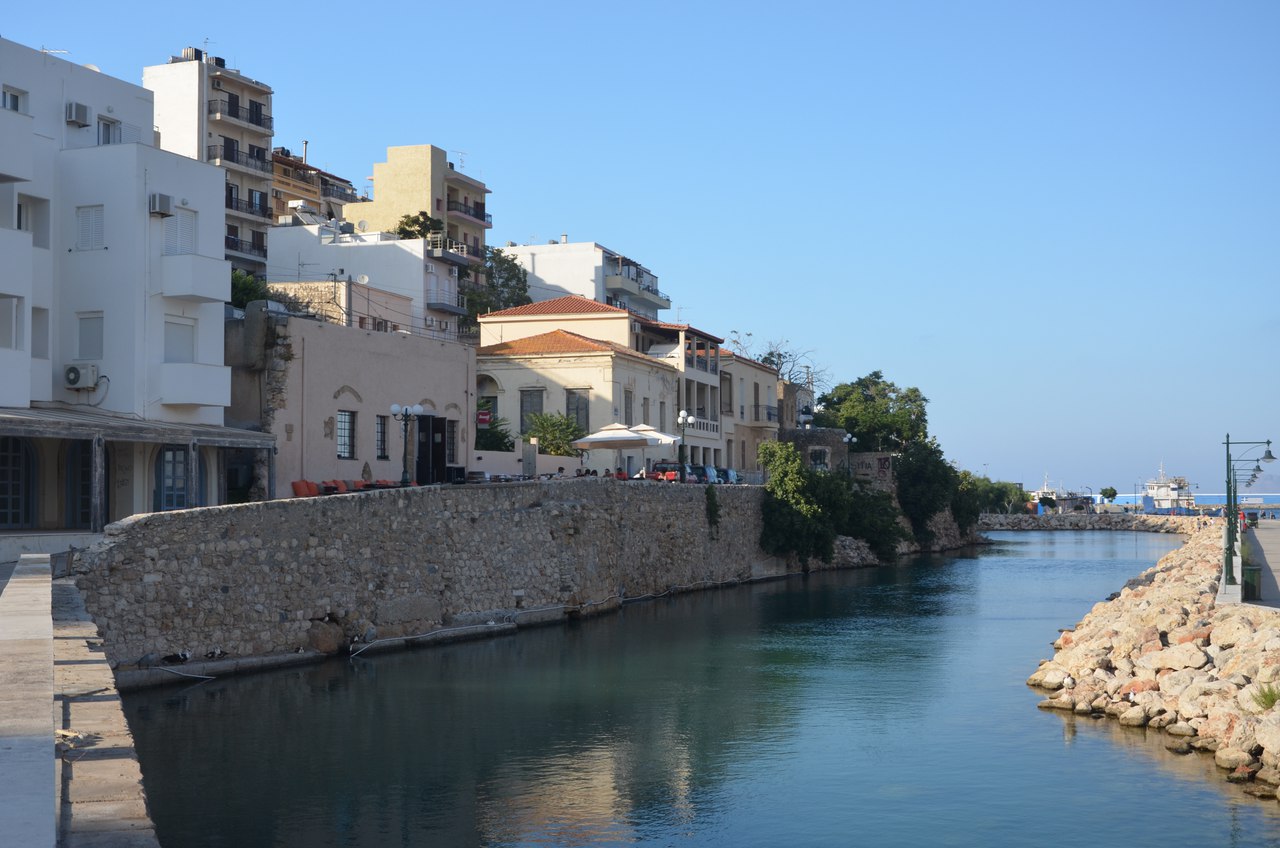 22iDwC7z_-Q Сития – оживленный городок в Восточной части Крита.