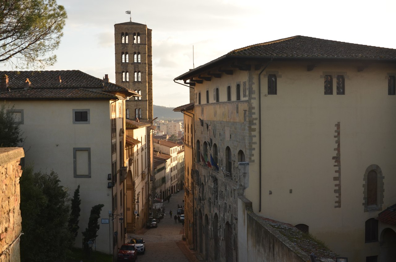 _lPksG7EVAA Ареццо один из самых очаровательных городов Италии.