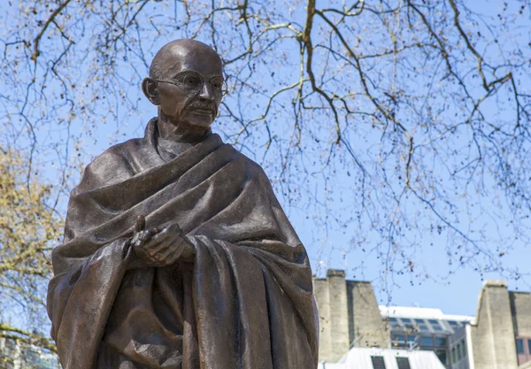 Махатма Ганди статуя в Лондоне — стоковое фото