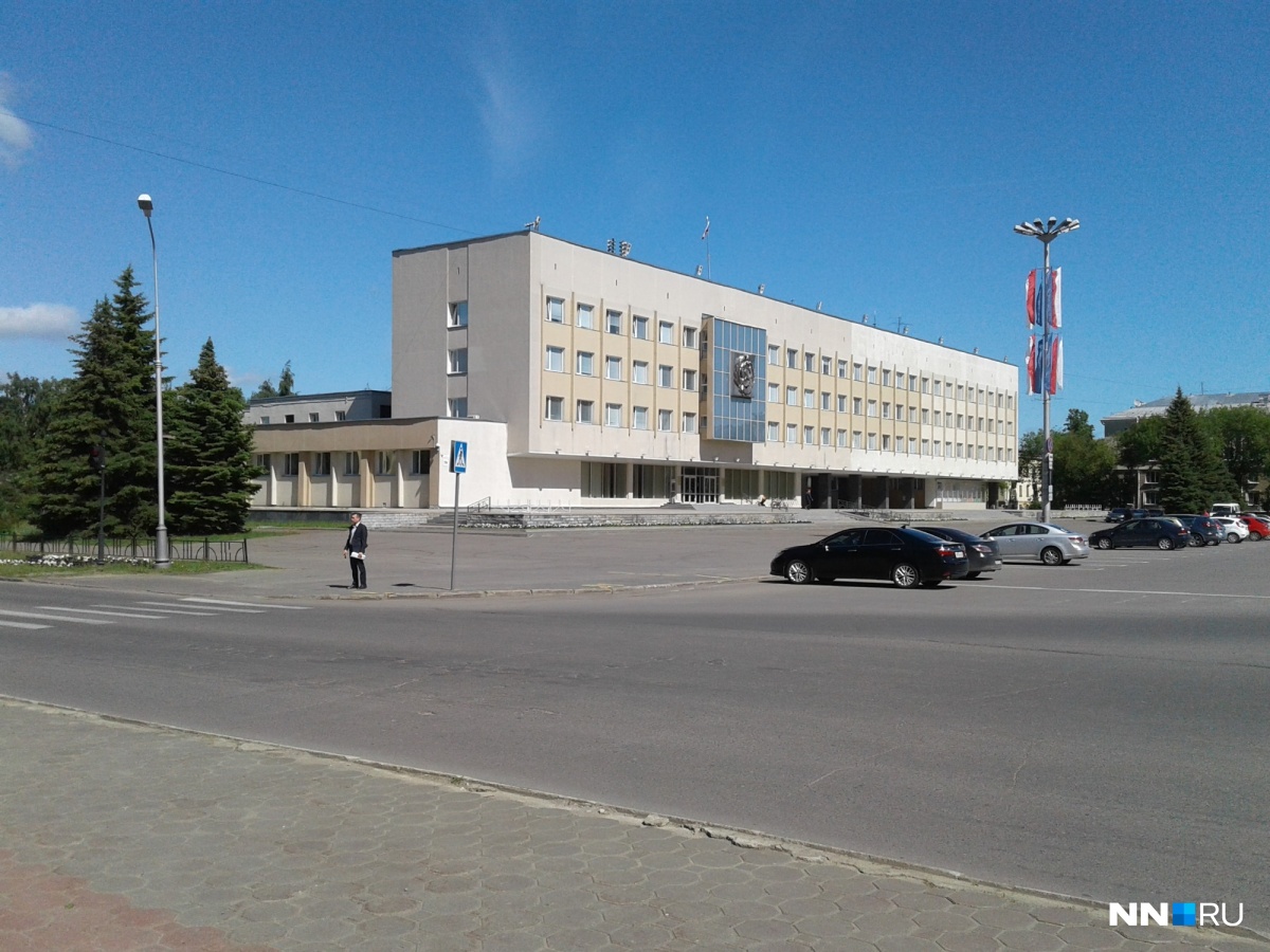 Администрация закрытого административного территориального округа Саров. Площадь Ленина.