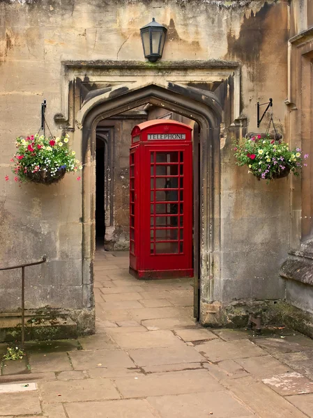 Британский телефон красный флажок в Оксфорде, Великобритания — стоковое фото