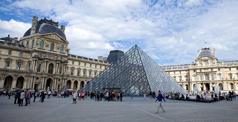 Парижский Лувр во Франции