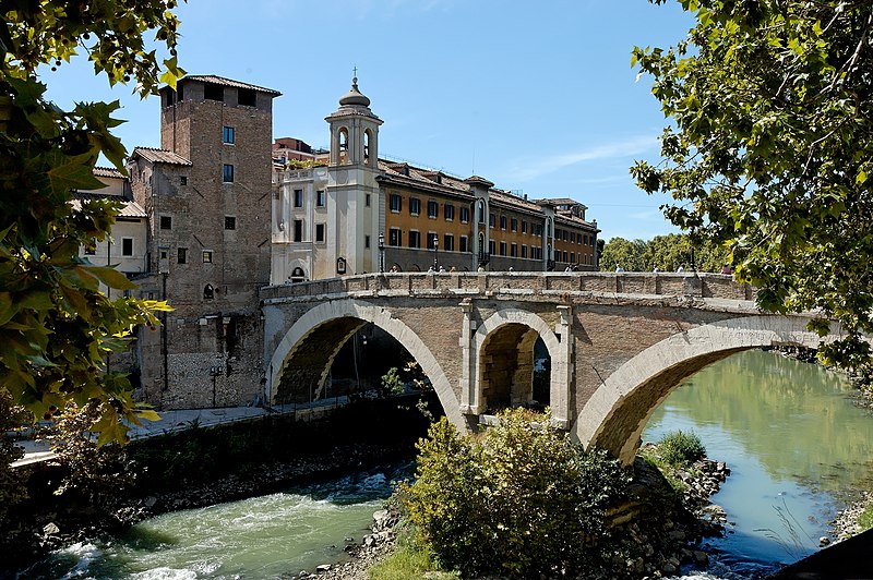 File:Ponte Fabricio Rome Pierleoni.jpg Маршрут по Риму: прогулка по Трастевере